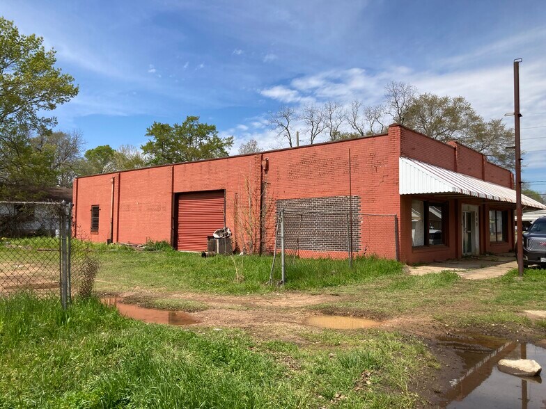 More Photos Of 302 S Louise St, Atlanta Light Manufacturing For Sale
