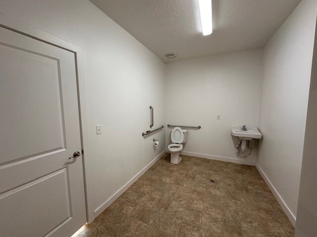 More Photos Of 904 S 5645 W, Hurricane Warehouse For Lease