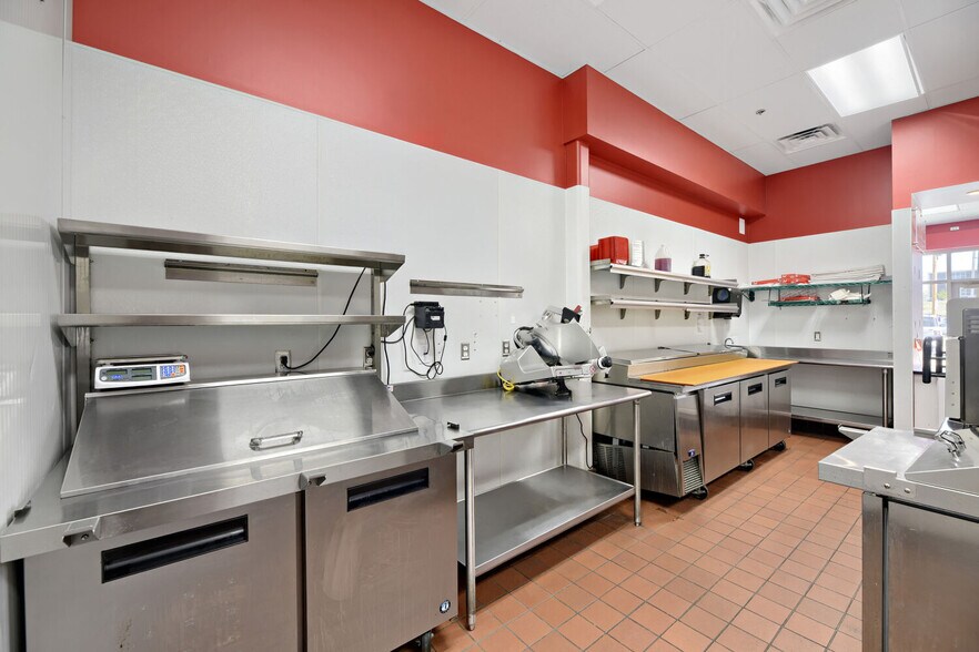 More Photos Of 6200 Leetsdale Dr, Denver Storefront For Lease
