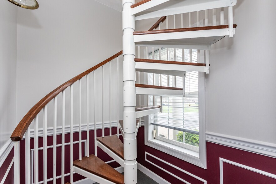 More Photos Of 1186 S State Route 157, Edwardsville Loft Creative Space For Sale