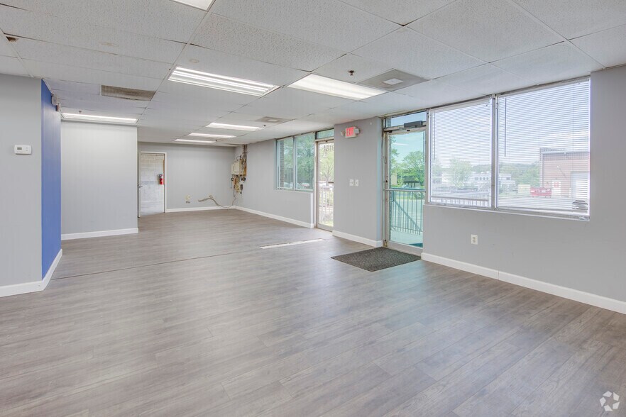 More Photos Of 9100-9136 E Hampton Dr, Capitol Heights Unknown For Lease