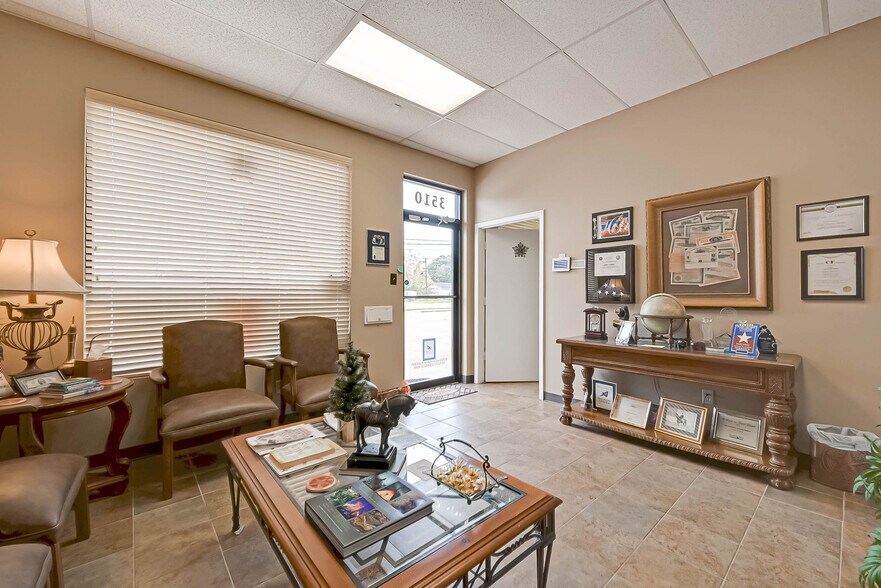 More Photos Of 3512 Avenue I, Rosenberg Office For Lease