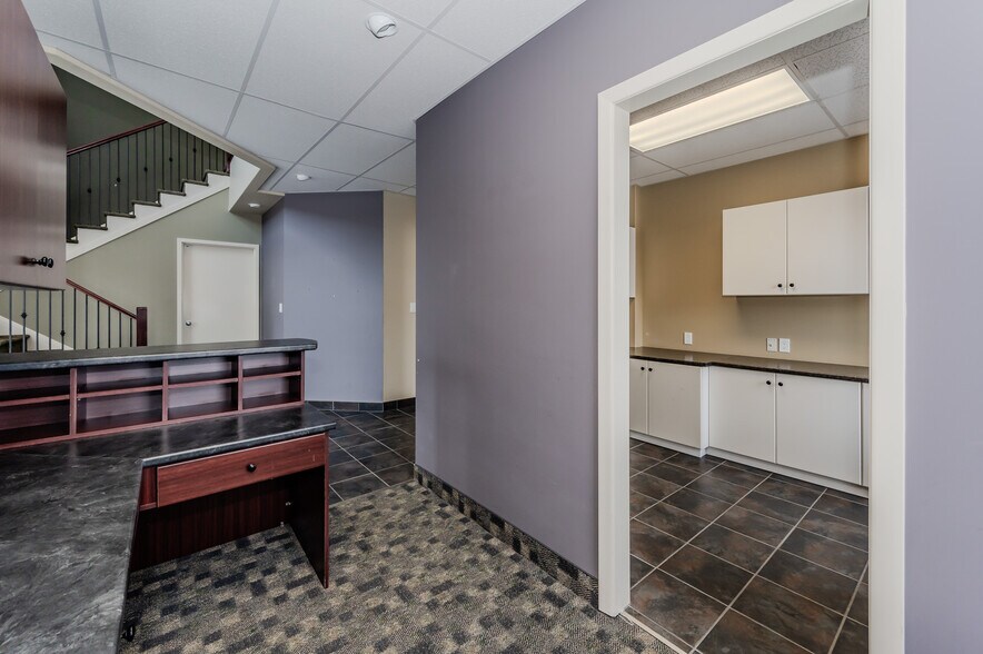 More Photos Of 90 Earl Martin Dr, Woolwich Medical For Lease