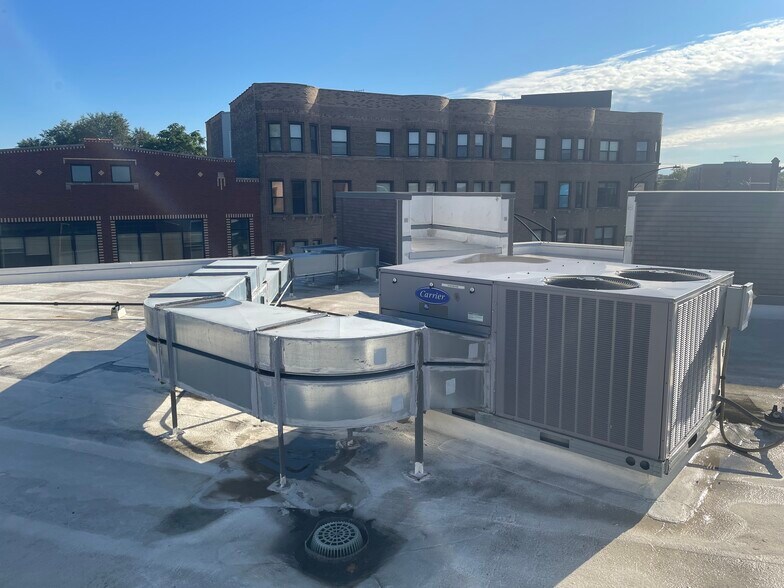 More Photos Of 1640 W Fullerton Ave, Chicago Bank For Sale