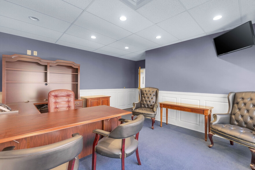 More Photos Of 47-49 Leavenworth St, Waterbury Office For Sale
