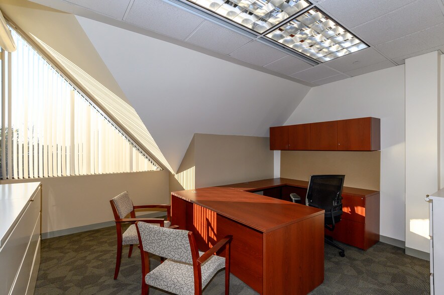 More Photos Of 86 Hopmeadow St, Simsbury Office For Sale