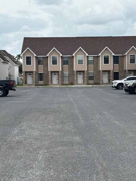 More Photos Of 2218 Tourist Dr, Edinburg Apartments For Sale