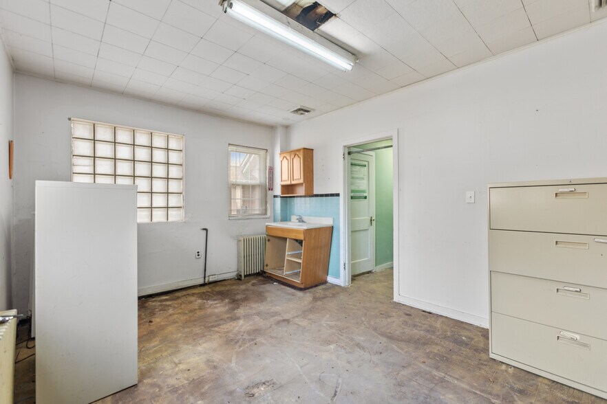 More Photos Of 3716 Philadelphia Pike, Claymont General Retail For Lease
