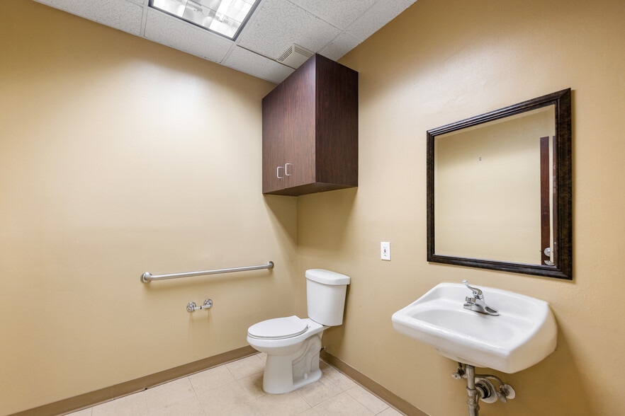 More Photos Of 28 N Los Robles Ave, Pasadena Office For Lease