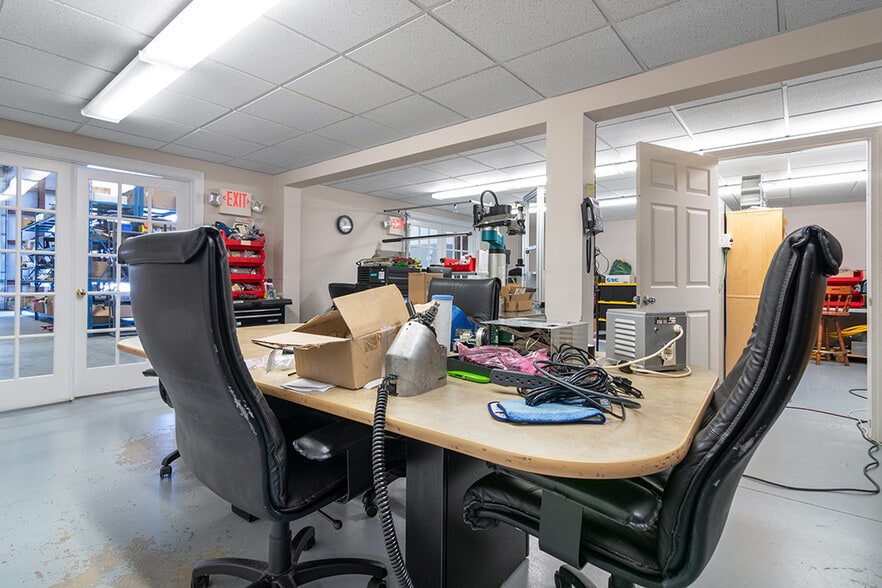 More Photos Of 376 Dry Bridge Rd, North Kingstown Warehouse For Sale