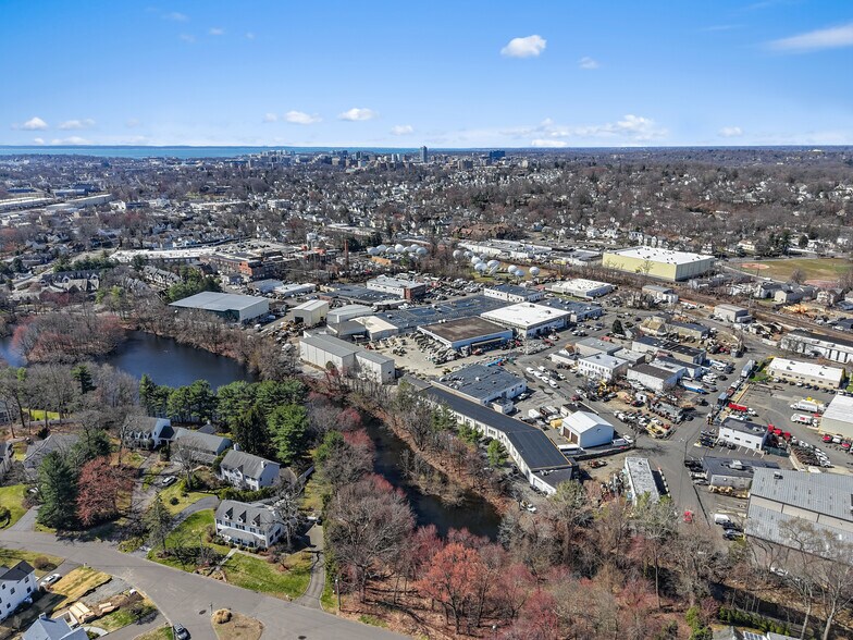 More Photos Of 55 Poplar St, Stamford Light Distribution For Sale