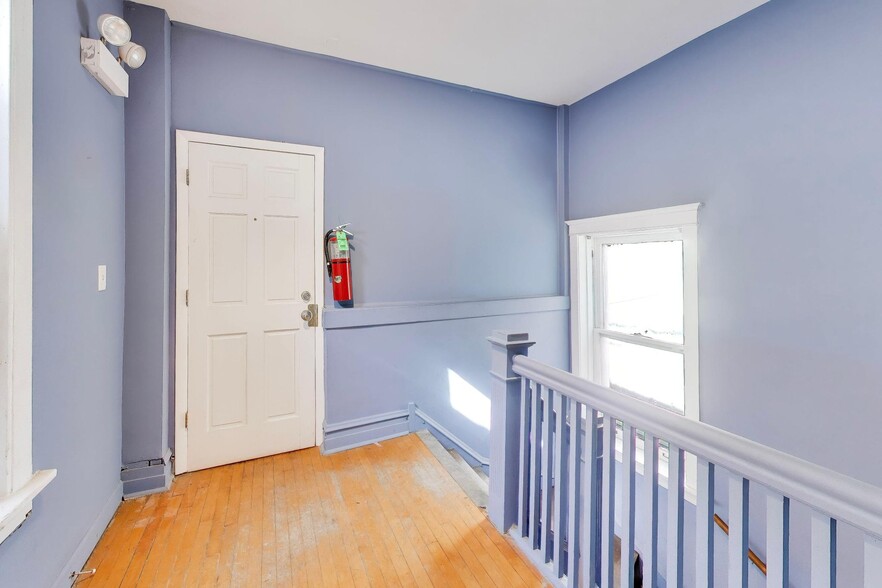 More Photos Of 2114 W Roscoe St, Chicago Storefront Retail Residential For Sale