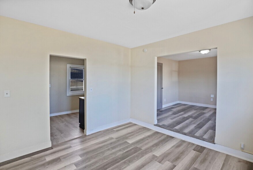 More Photos Of 1850 Easton Blvd, Des Moines Storefront Retail Residential For Sale