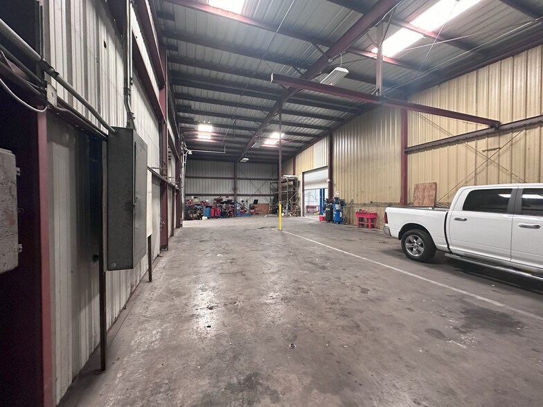 More Photos Of 10016 N US 59 Hwy, Houston Manufacturing For Sale