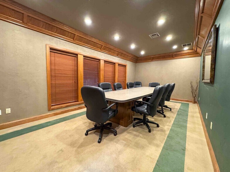 More Photos Of 3709 W Reno Ave, Oklahoma City Showroom For Lease