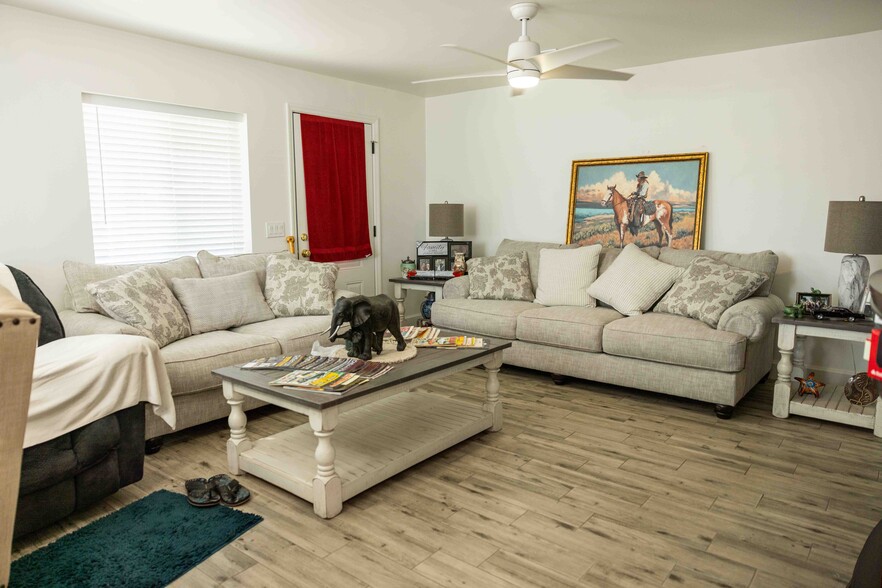 More Photos Of 5732 W Maryland Ave, Glendale Truck Terminal For Sale
