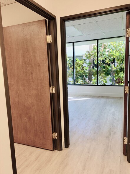 More Photos Of 30423 Canwood St, Agoura Hills Office For Sale