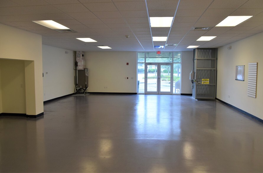 More Photos Of 800 W Indiantown Rd, Jupiter Storefront Retail Office For Sale