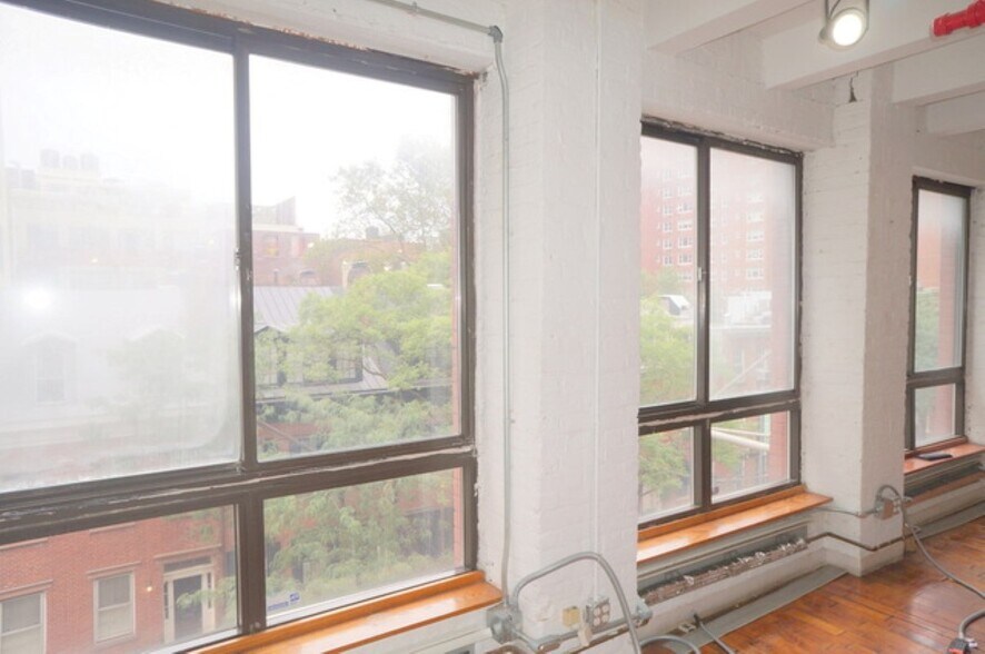 More Photos Of 30 Vandam St, New York Loft Creative Space For Lease