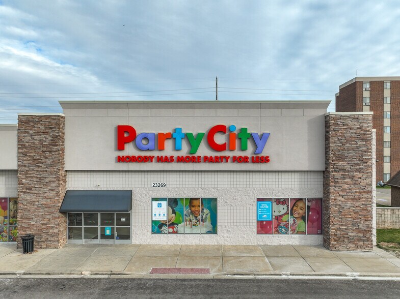 More Photos Of 23267 Eureka Rd, Taylor Freestanding For Lease