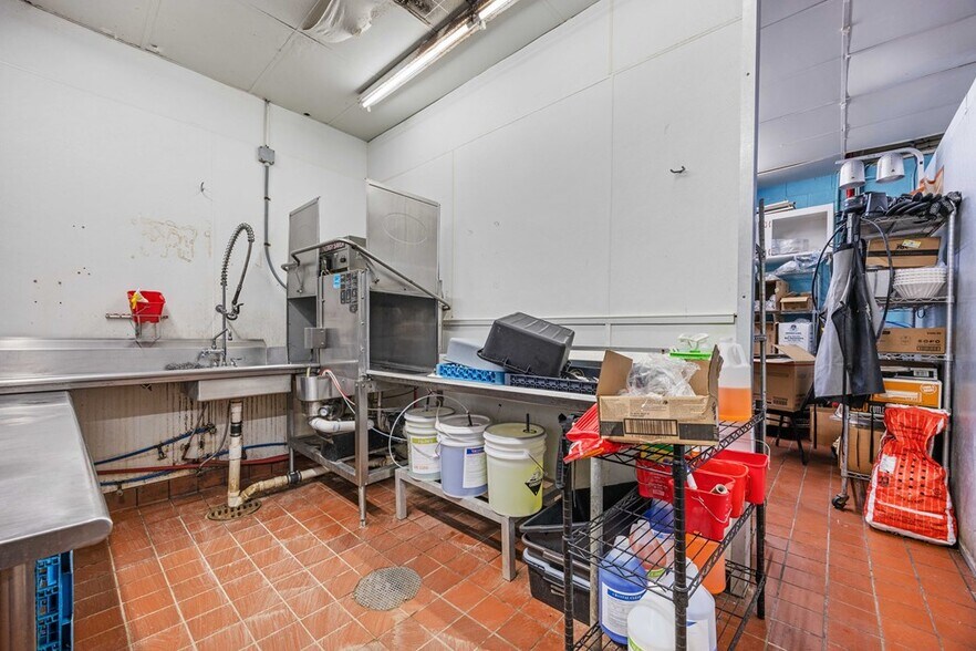More Photos Of 1405 Gornto Rd, Valdosta Restaurant For Sale