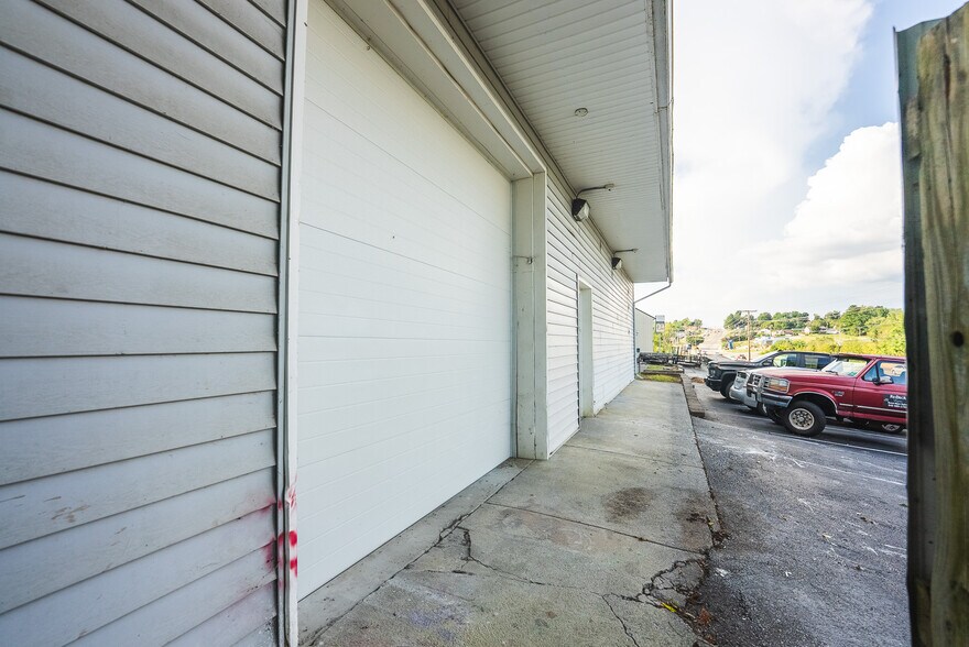 More Photos Of 690 N Franklin St, Christiansburg Office For Sale