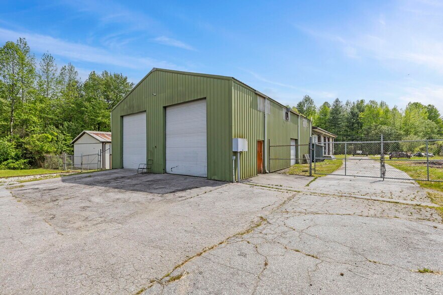 More Photos Of 5 Etowah School Rd, Etowah Warehouse For Sale