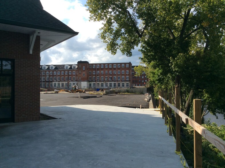 More Photos Of 131 Canal St, Shelton Restaurant For Lease