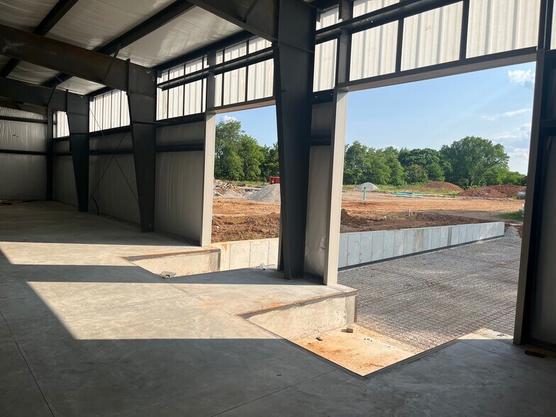 More Photos Of 578 Kelly Rd, Bowling Green Manufacturing For Sale