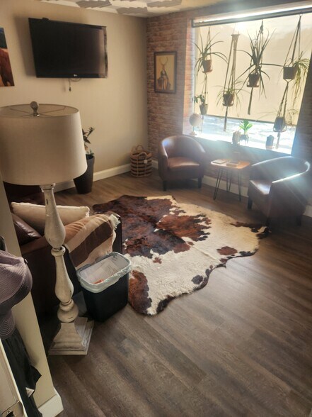 More Photos Of 20-40 E 8th St, Front Royal Flex For Sale