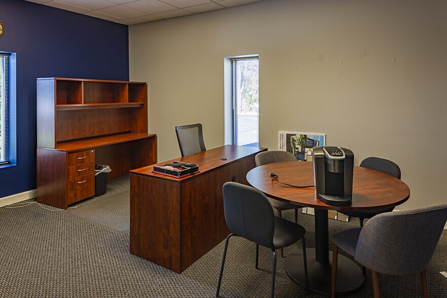 More Photos Of 2528 Wesley St, Johnson City Office For Sale