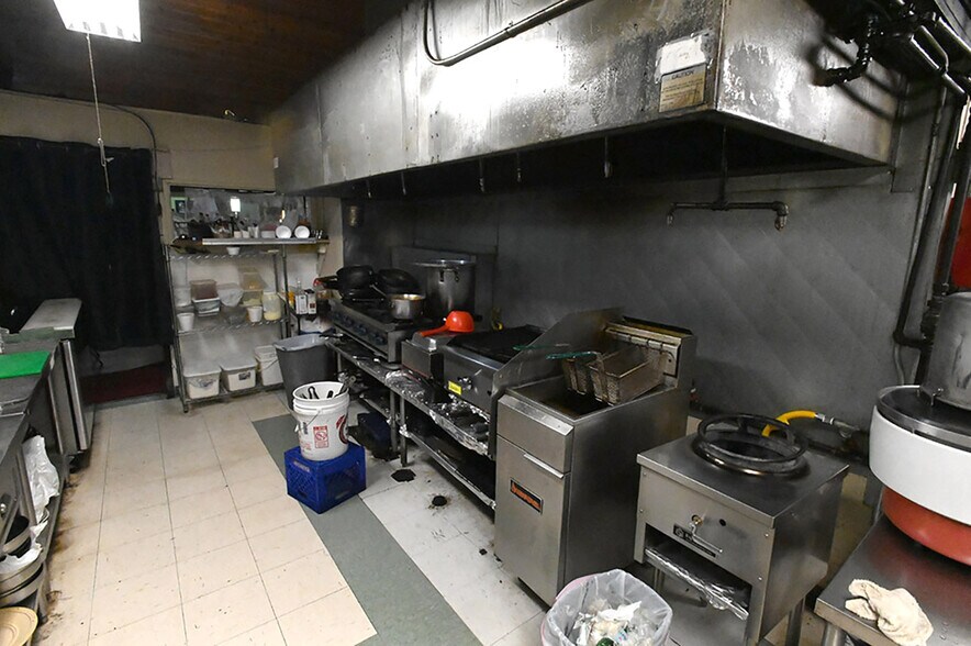 More Photos Of 44618 State Route 20, Concrete Hotel For Sale