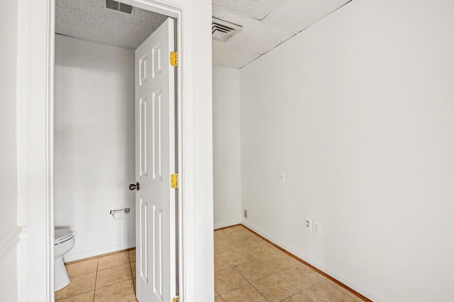 More Photos Of 10875 Main St, Fairfax Medical For Sale