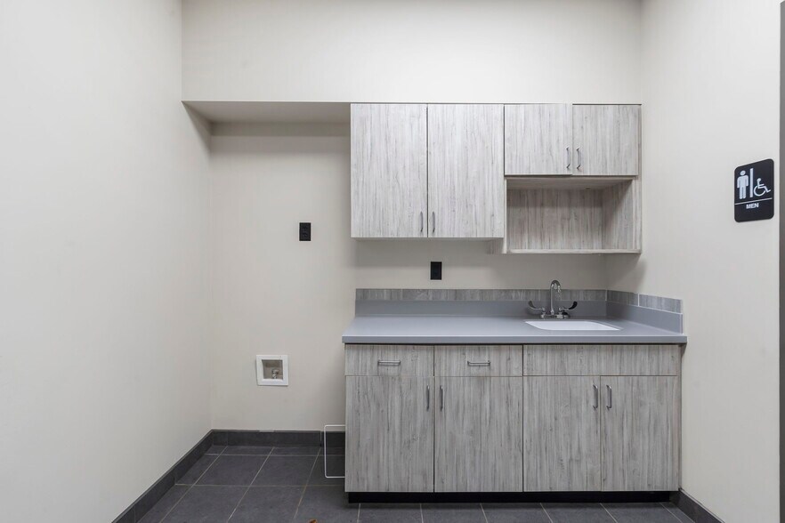 More Photos Of 1920 N National Ave, Springfield Warehouse For Lease