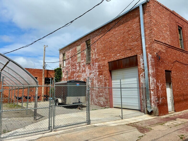 More Photos Of 215 N Cleveland Ave, Cushing Storefront For Sale