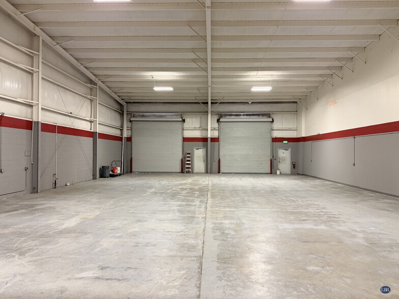 More Photos Of 480 Distribution Dr, Melbourne Warehouse For Lease