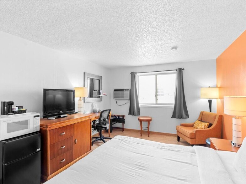 More Photos Of 1419 W 3rd St, Alliance Hotel For Sale