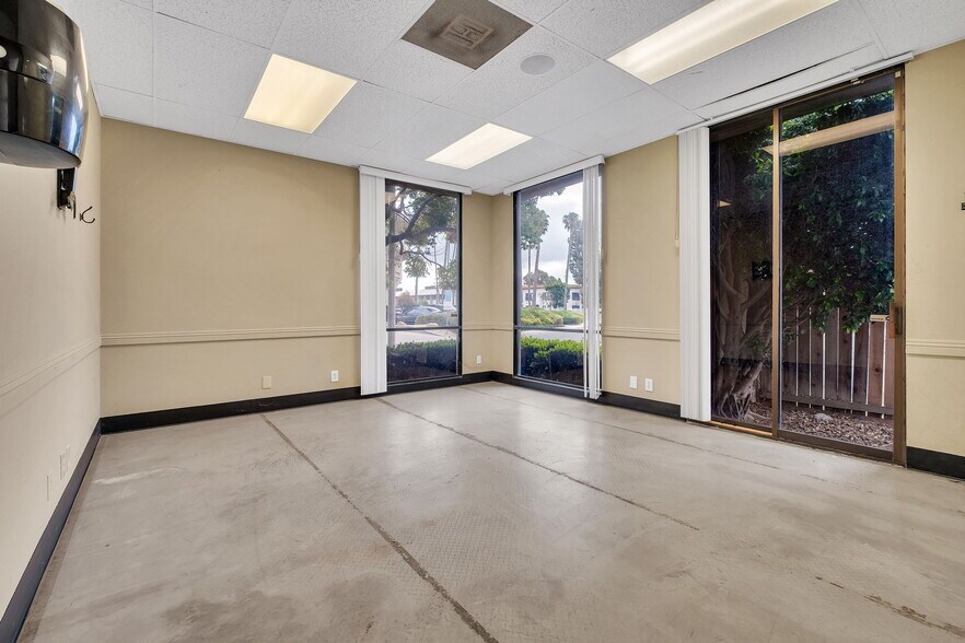 More Photos Of 550 N Golden Circle Dr, Santa Ana Office For Lease