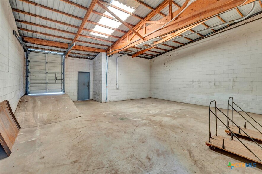 More Photos Of 119 E Main St, Cuero General Retail For Sale