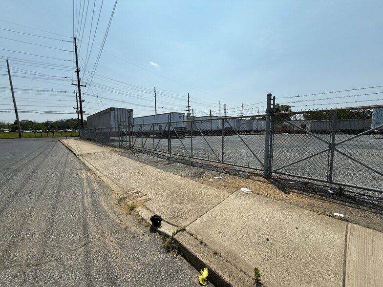 More Photos Of 965 Fairview Street, Camden Land For Lease