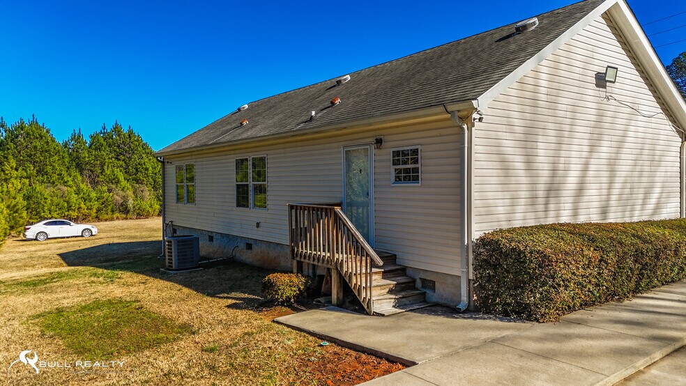 More Photos Of 201 E Clinton St, Gray Office For Sale