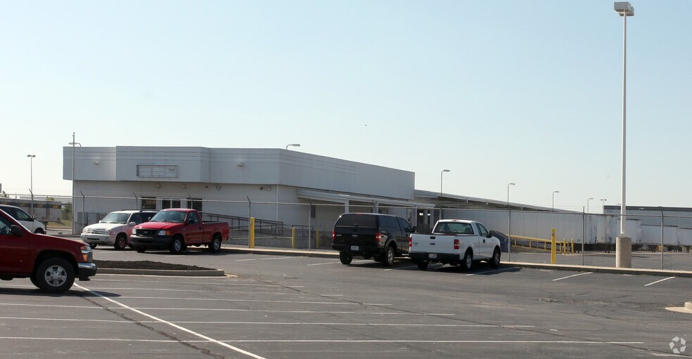 More Photos Of 1120 E Northfield Dr, Brownsburg Truck Terminal For Sale
