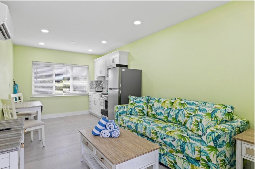 More Photos Of 706 Donax St, Sanibel Hotel For Sale