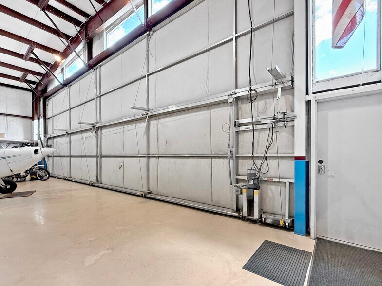 More Photos Of 63026 Powell Butte Hwy, Bend Airplane Hangar For Sale