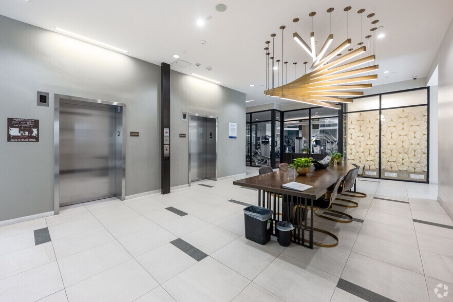 More Photos Of 1200 S Grand Ave, Los Angeles Apartments For Lease