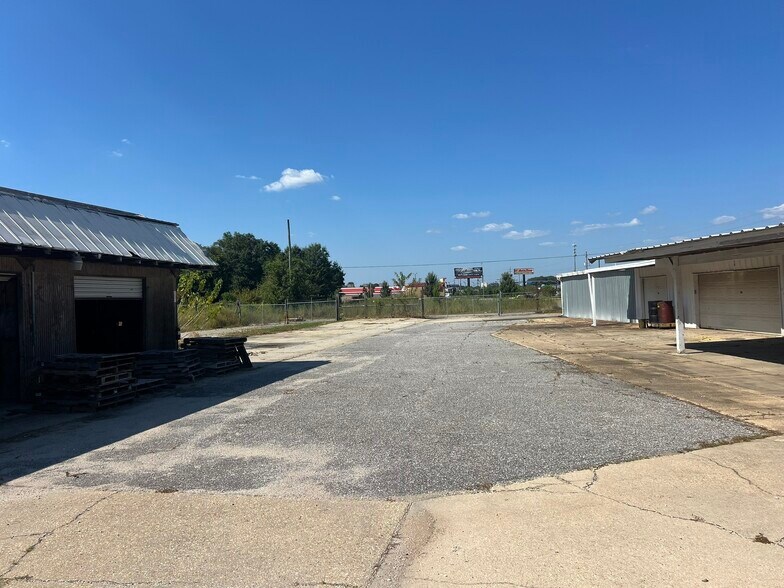 More Photos Of 8653 Pensacola Blvd, Pensacola Freestanding For Lease