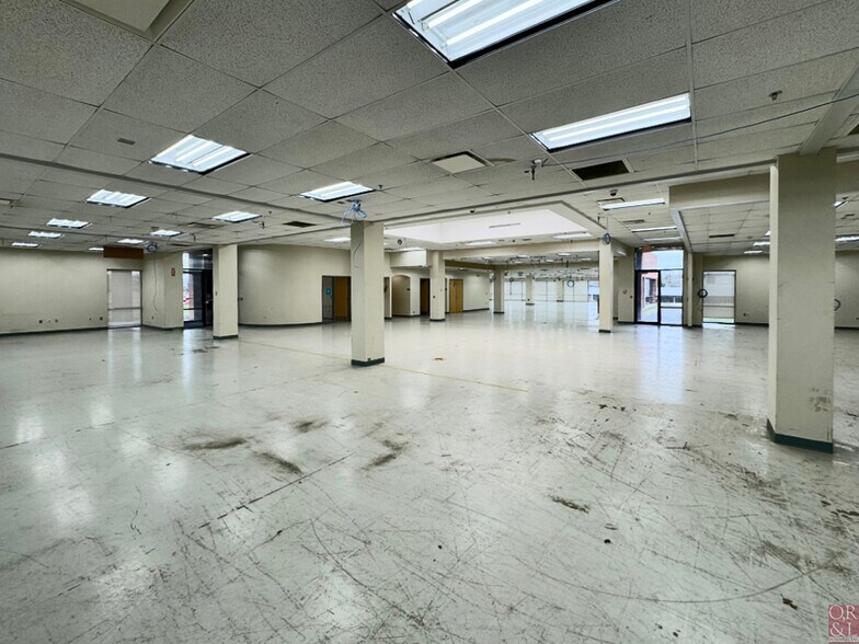 More Photos Of 900 Day Hill Rd, Windsor Flex For Sale