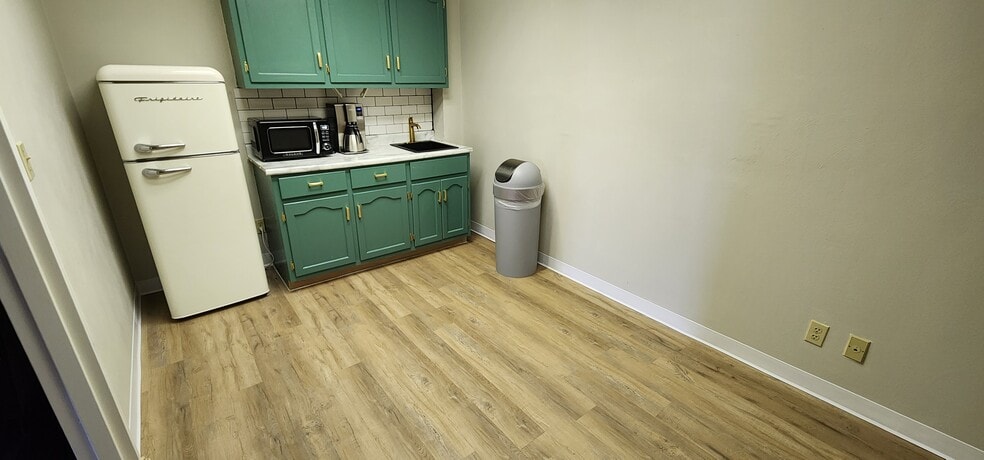 More Photos Of 2144 S Macarthur Blvd, Springfield Office For Lease