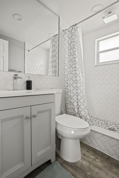 More Photos Of 8820 Rocky Creek Dr, Tampa Apartments For Sale
