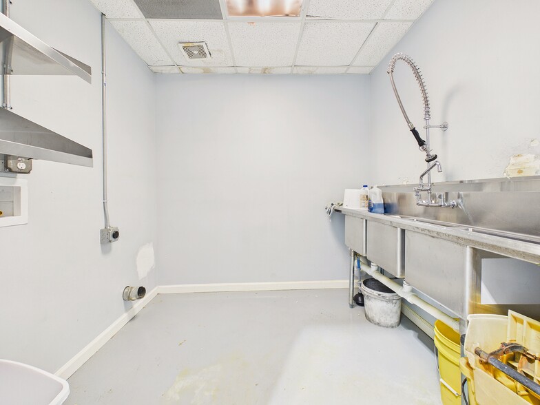 More Photos Of 124 Commerce St, Bowdon Showroom For Sale